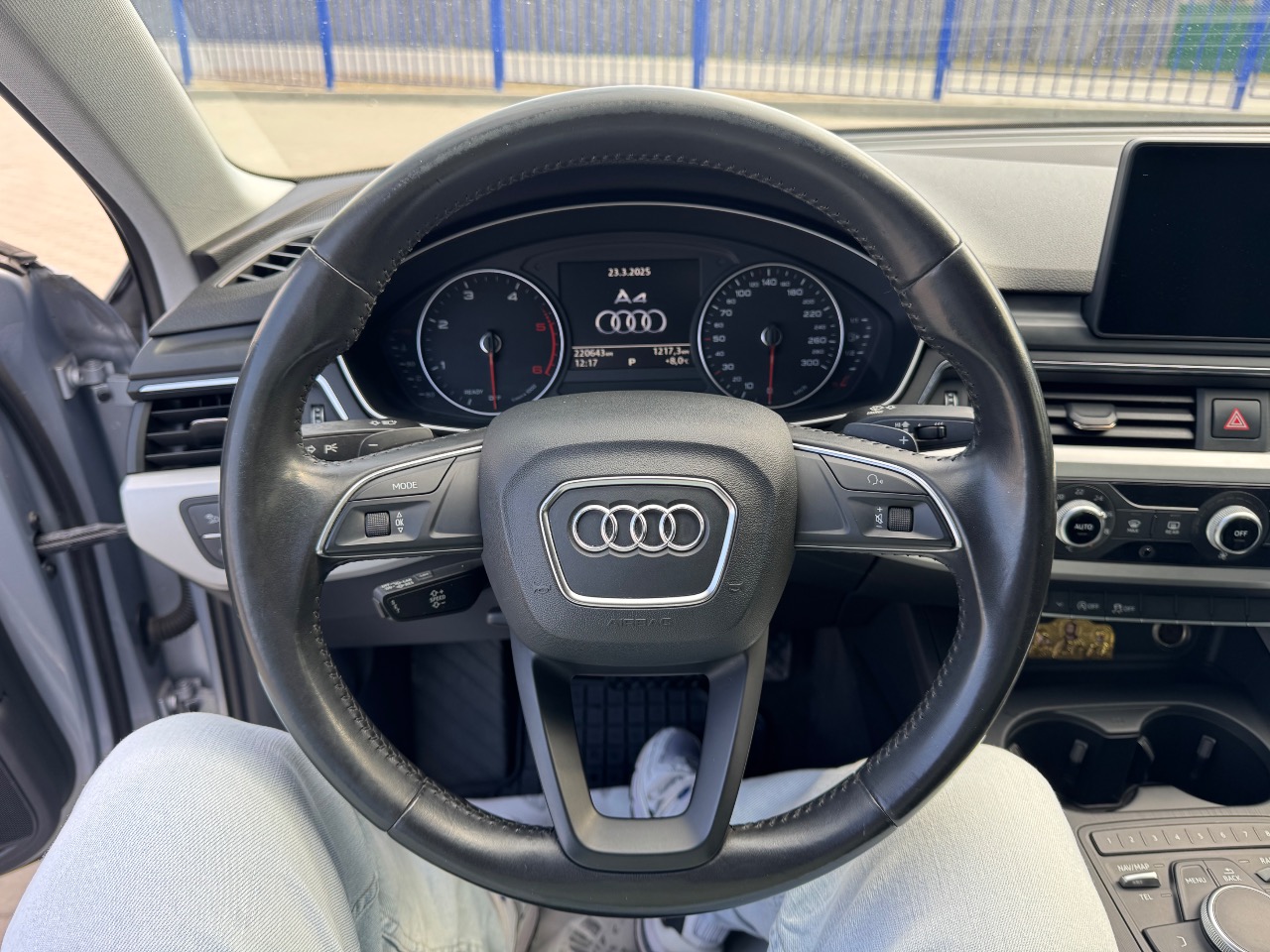 Audi A4 - фото 7