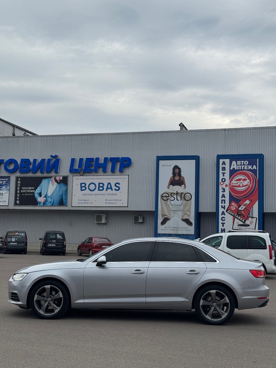 Audi A4 - фото 5