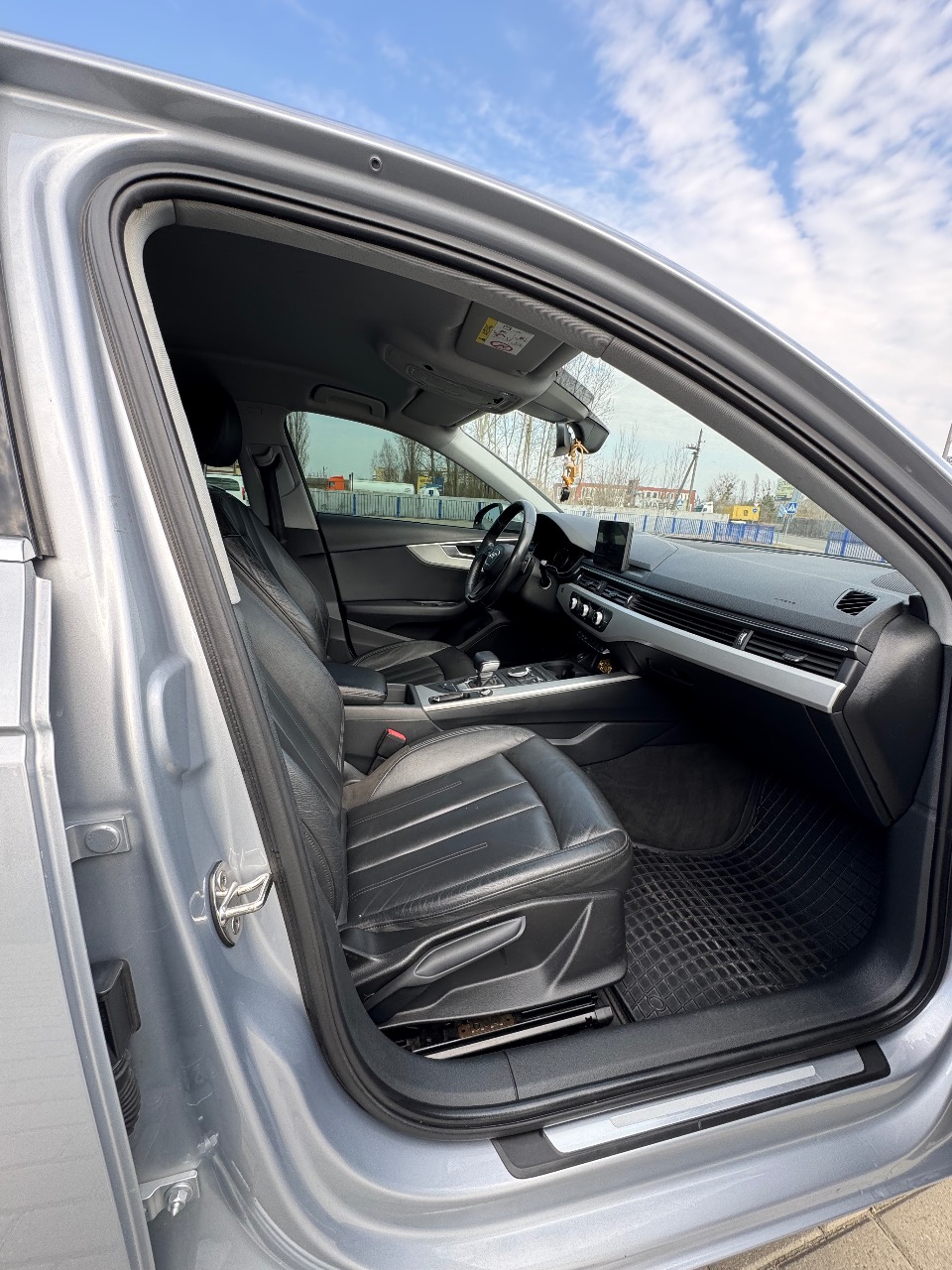 Audi A4 - фото 13