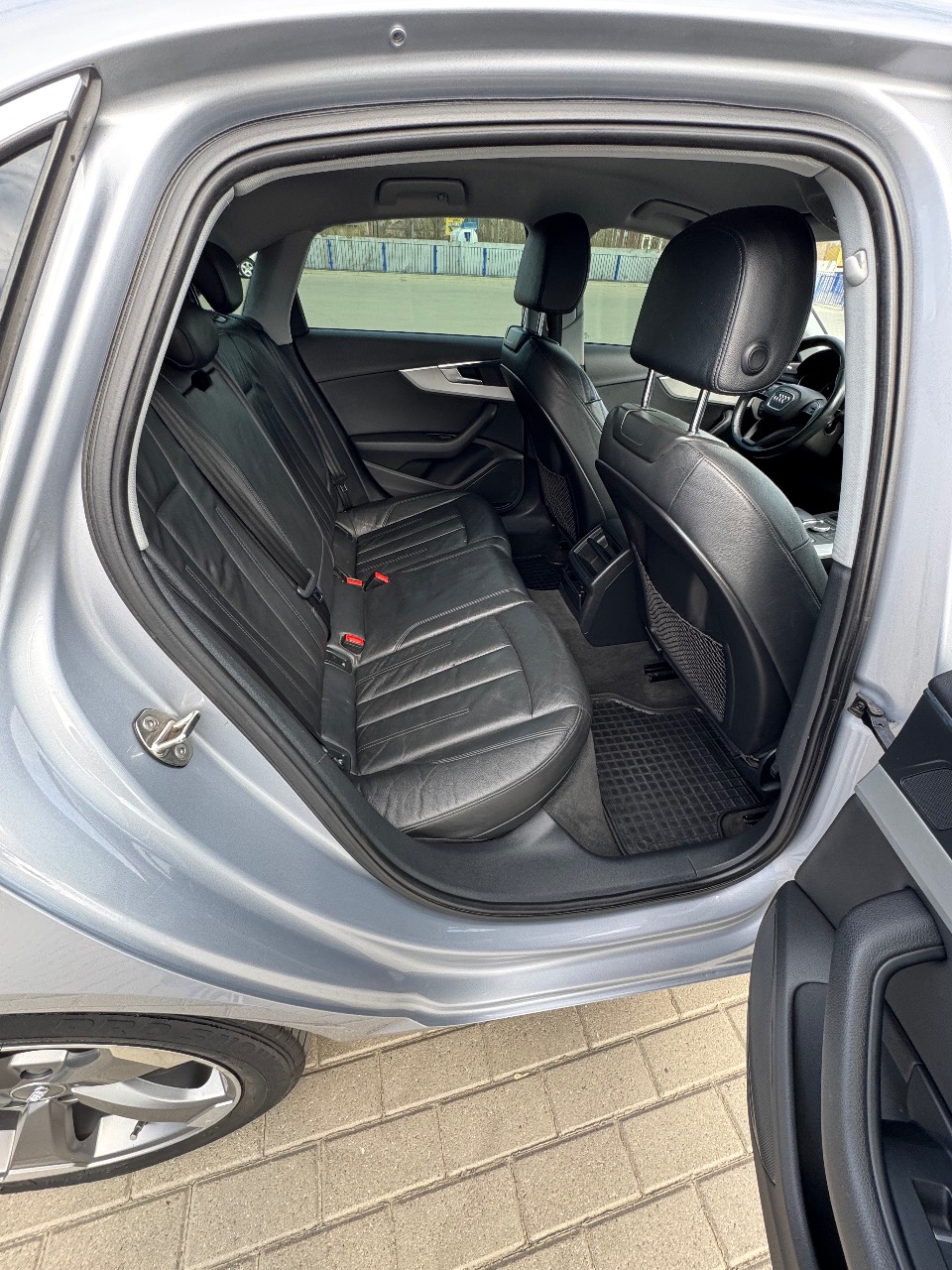 Audi A4 - фото 9