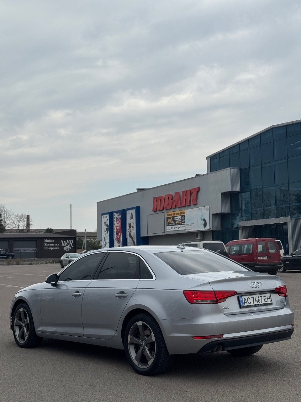 Audi A4 - фото 1