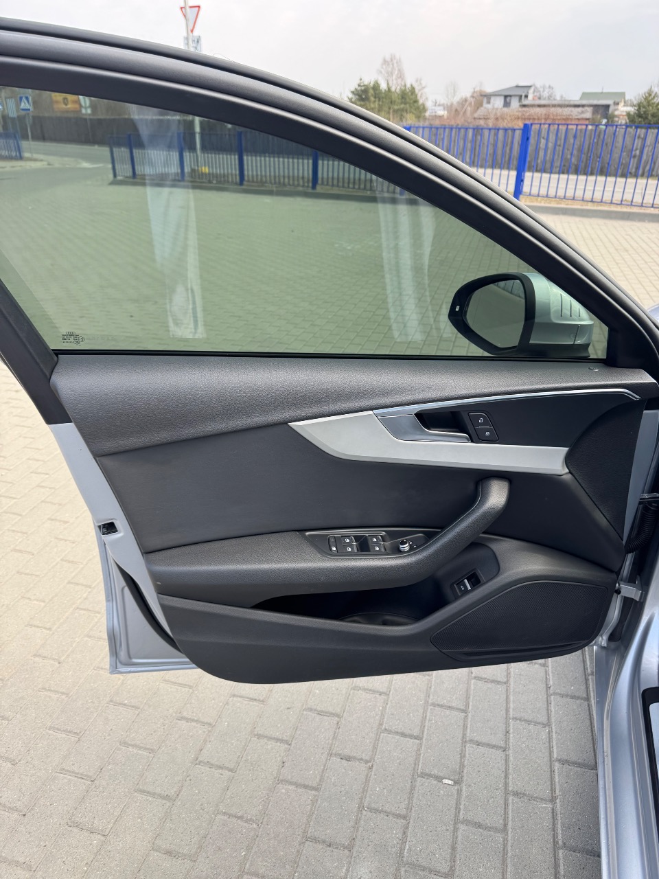 Audi A4 - фото 12