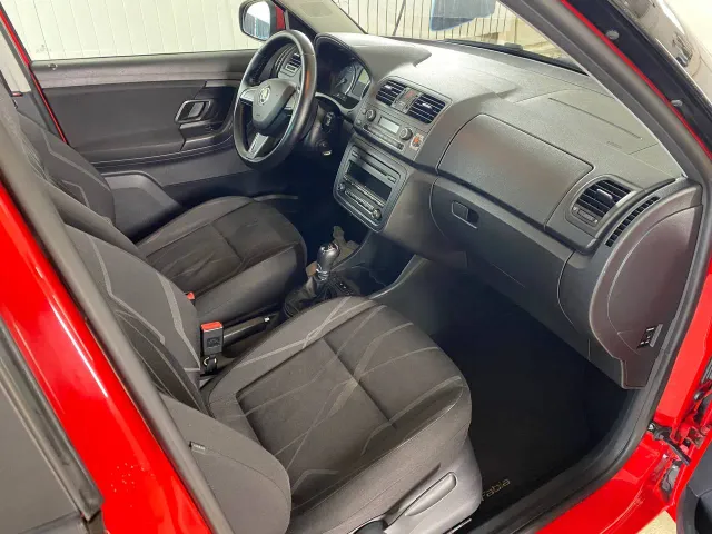 Skoda Fabia - фото 5