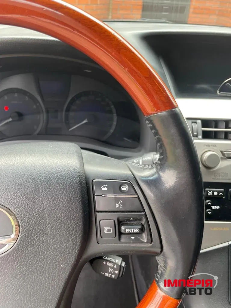 Lexus RX - фото 4