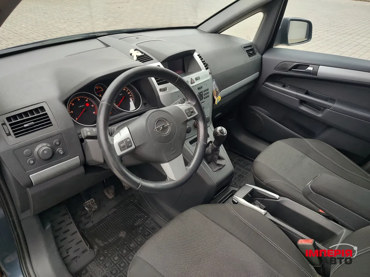 Opel Zafira - фото 5