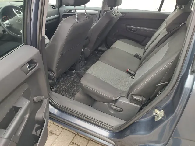 Opel Zafira - фото 4
