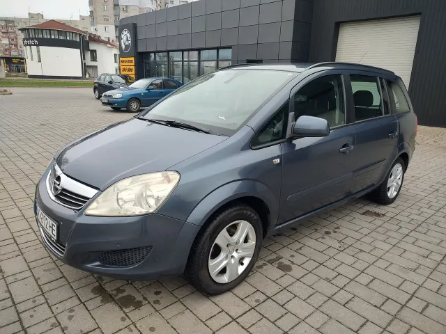 Opel Zafira - фото 1
