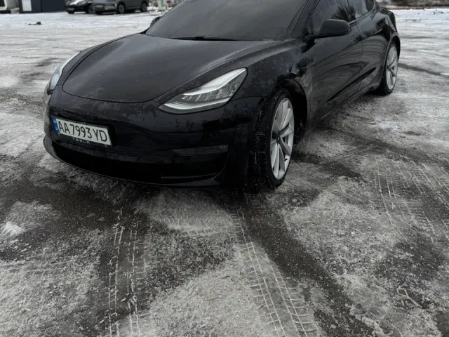 Tesla Model 3 - фото 1