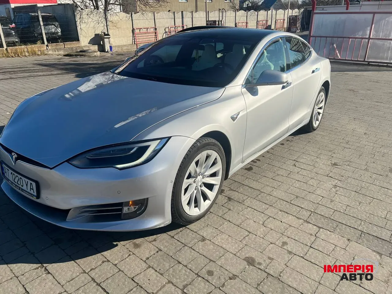 Tesla Model S - фото 1