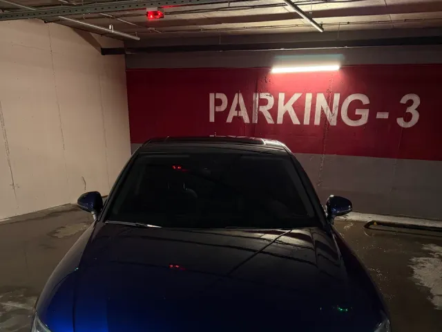 Audi A4 - фото 1