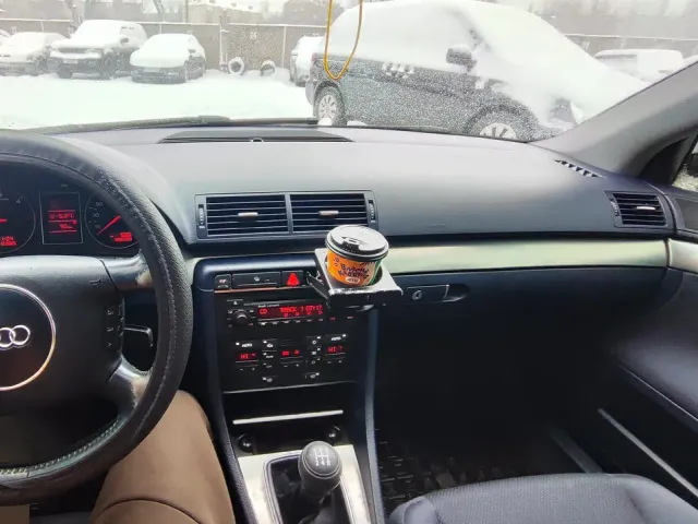 Audi A4 - фото 5