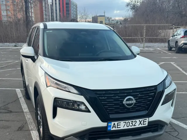 Nissan Rogue - фото 1