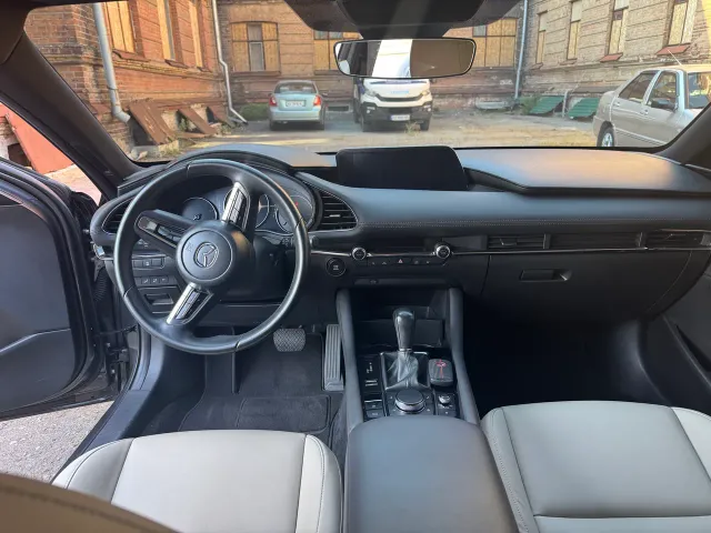Mazda 3 - фото 2