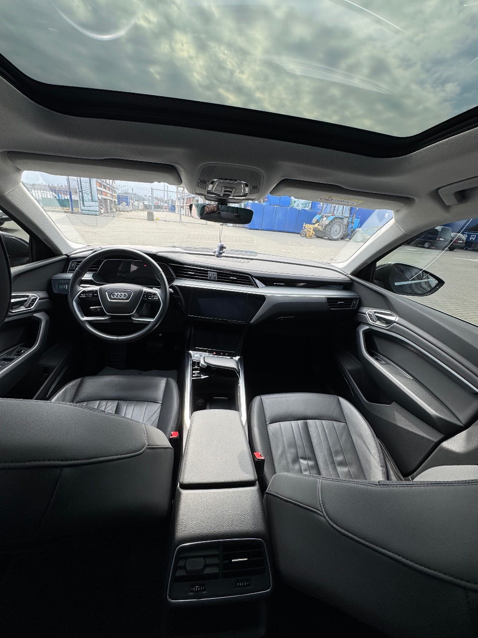 Audi e-tron - фото 13