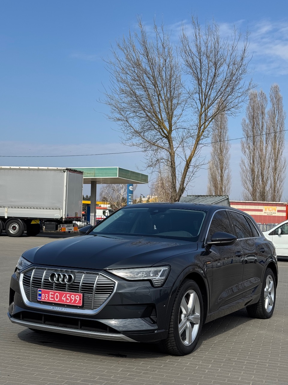 Audi e-tron - фото 9