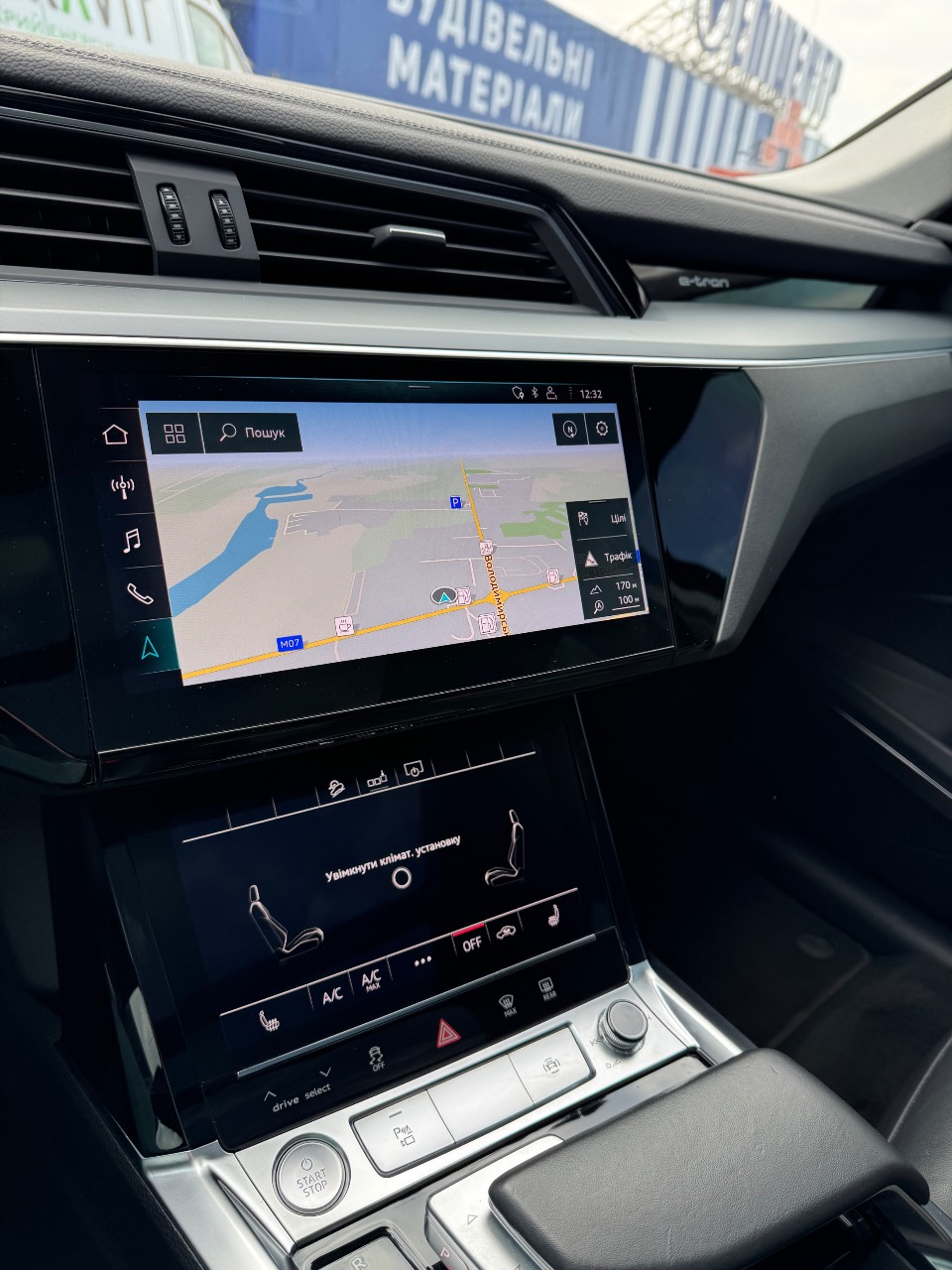 Audi e-tron - фото 1