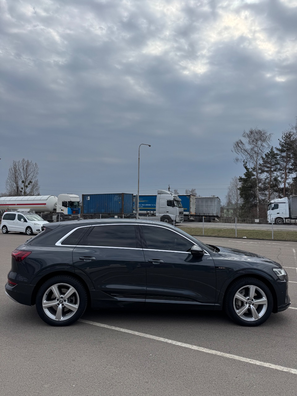 Audi e-tron - фото 16