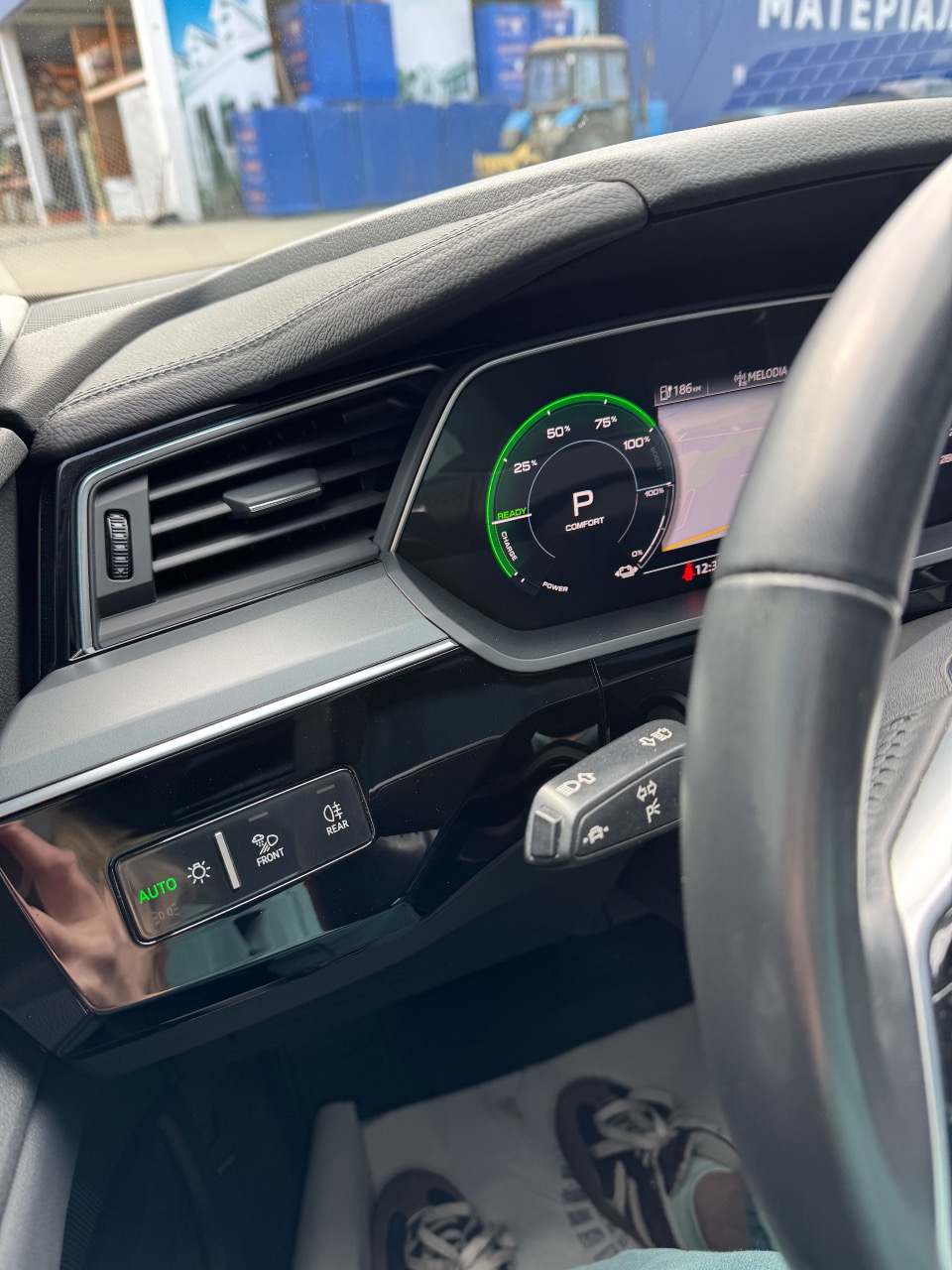 Audi e-tron - фото 18