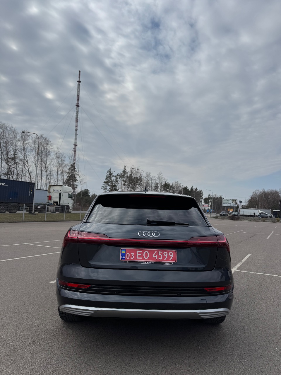 Audi e-tron - фото 10