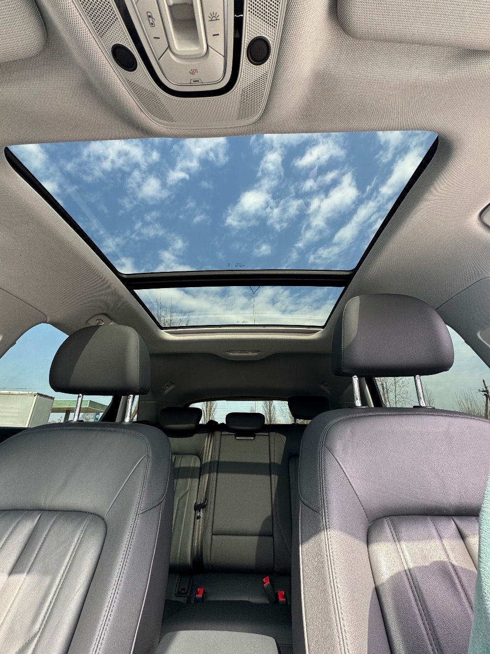 Audi e-tron - фото 7