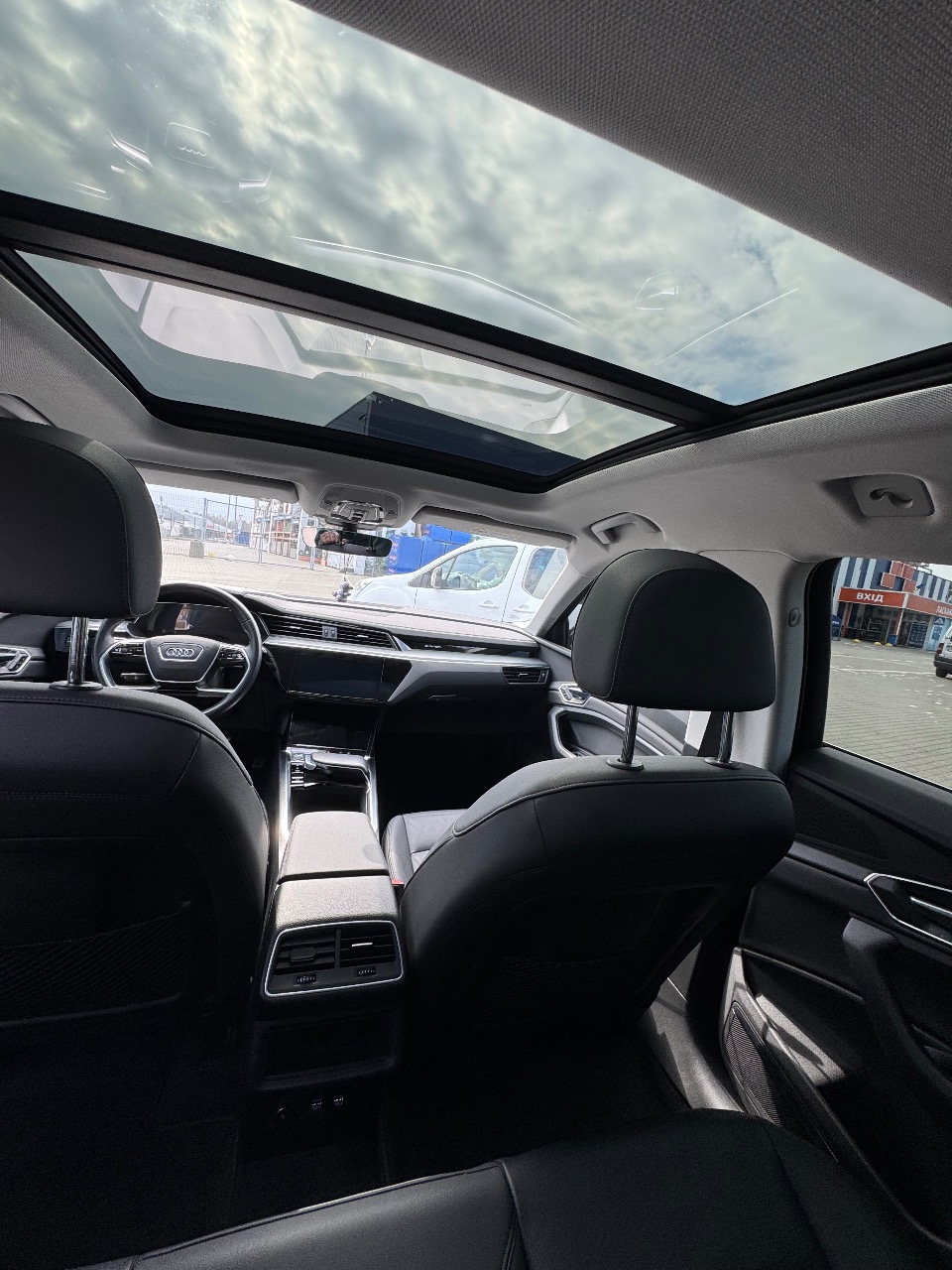 Audi e-tron - фото 3