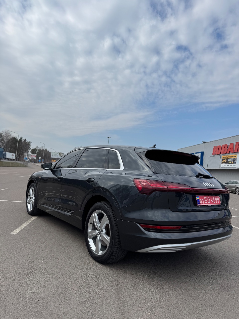 Audi e-tron - фото 8