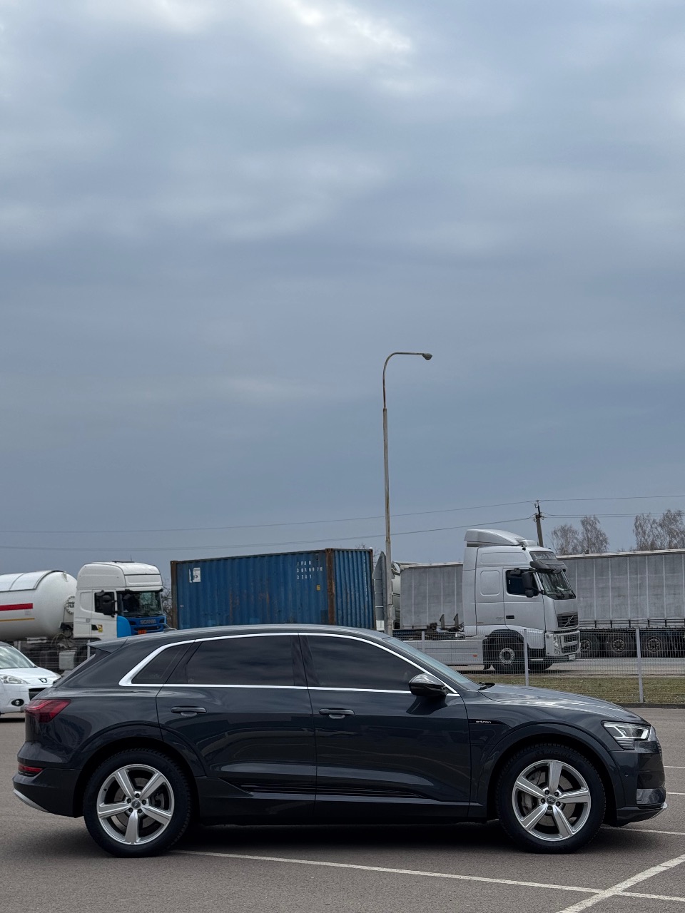 Audi e-tron - фото 15