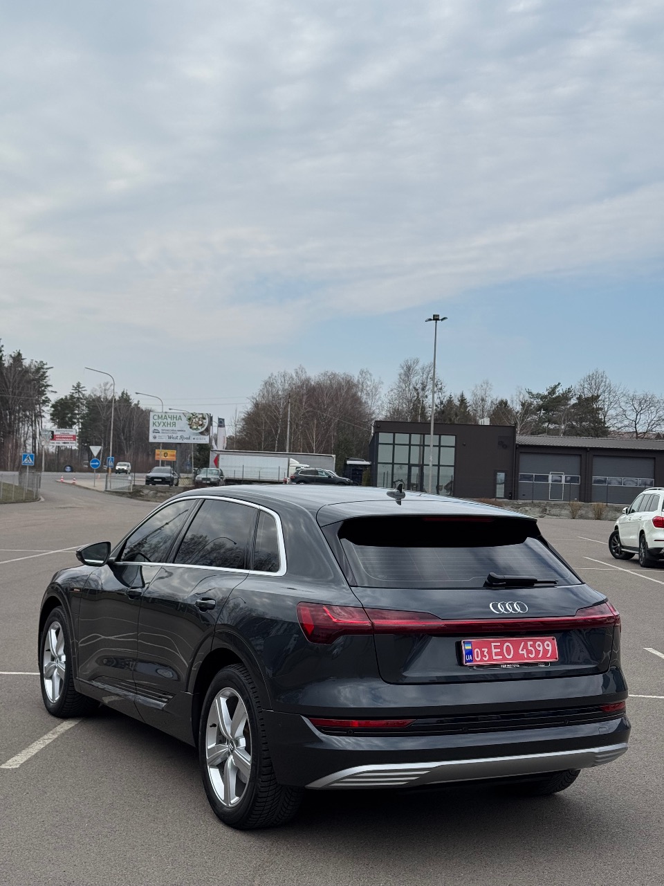 Audi e-tron - фото 11