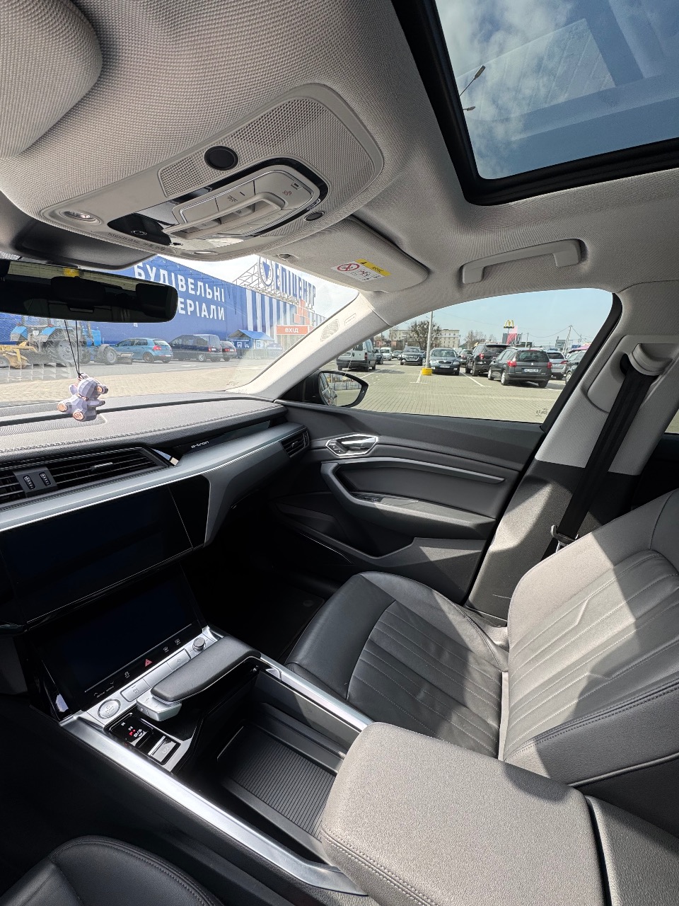 Audi e-tron - фото 4