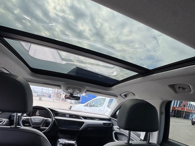 Audi e-tron - фото 1