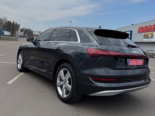 Audi e-tron - фото 5