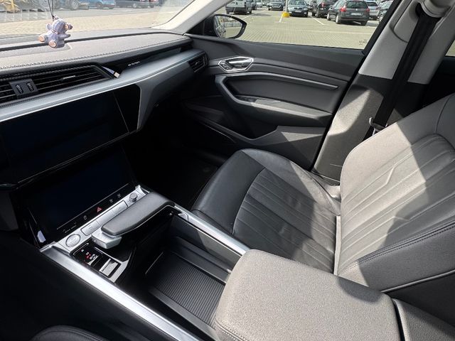 Audi e-tron - фото 3