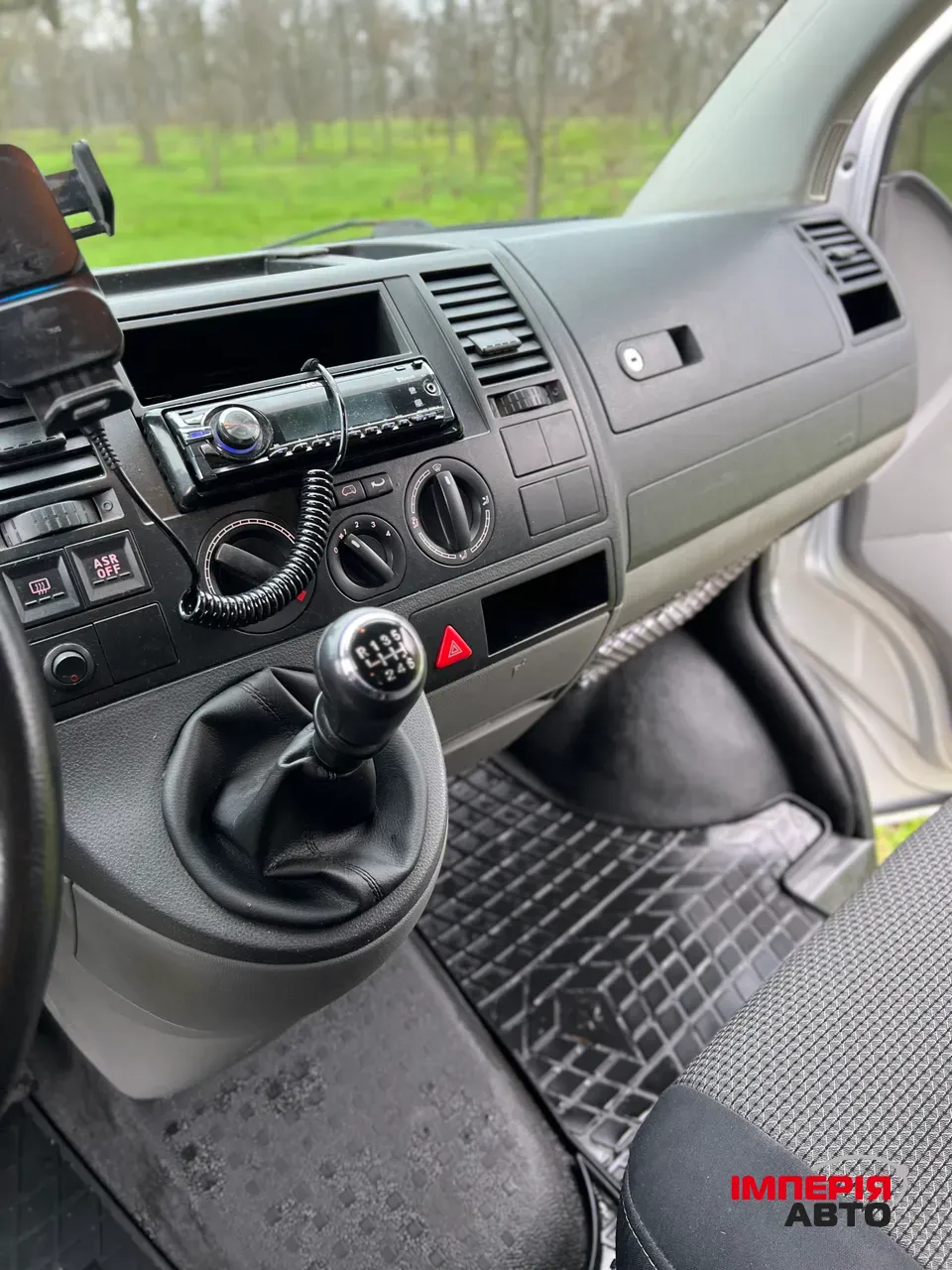 Volkswagen Caravelle - фото 9