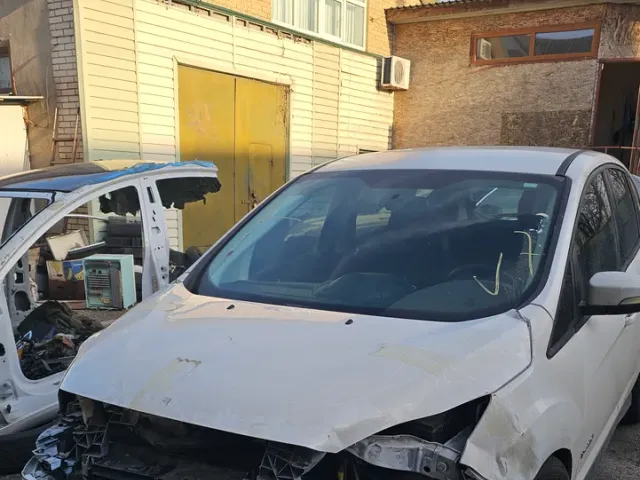 Ford C-MAX - фото 4