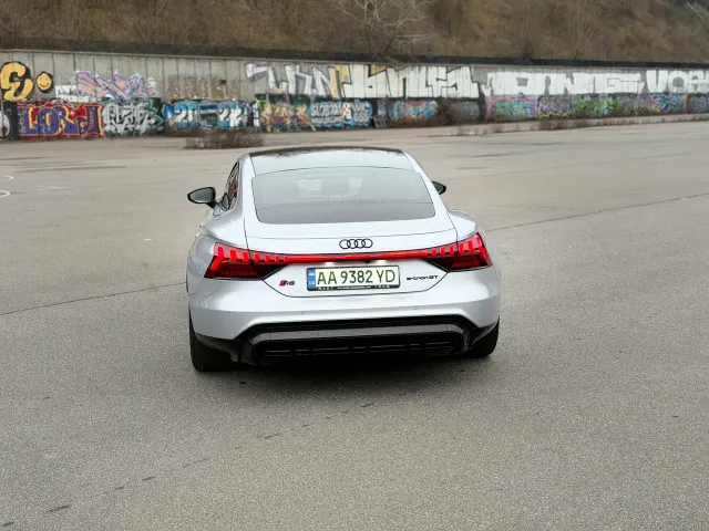 Audi RS e-tron GT - фото 5