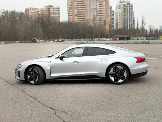 Audi RS e-tron GT - фото 3