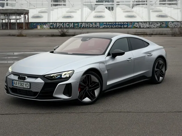Audi RS e-tron GT - фото 1