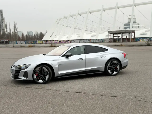 Audi RS e-tron GT - фото 2