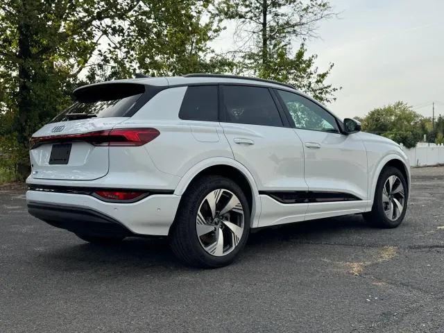 Audi Q6 - фото 4