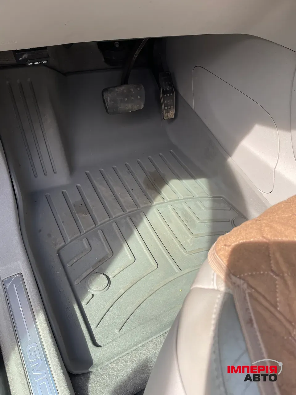 GMC Acadia - фото 8