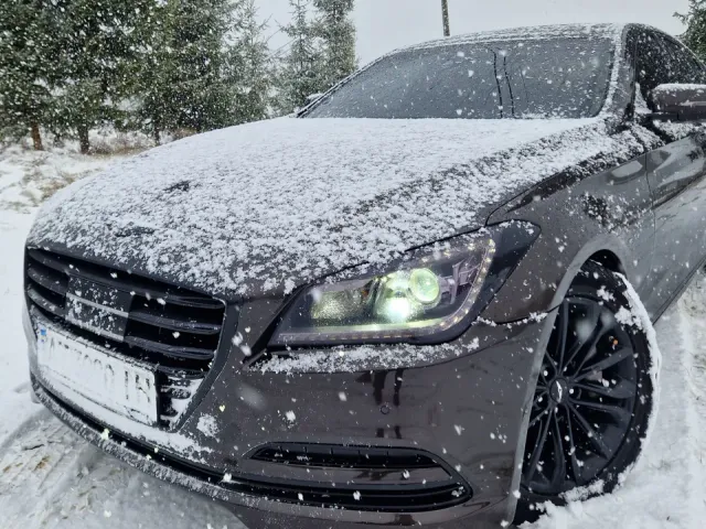 Hyundai Genesis - фото 1