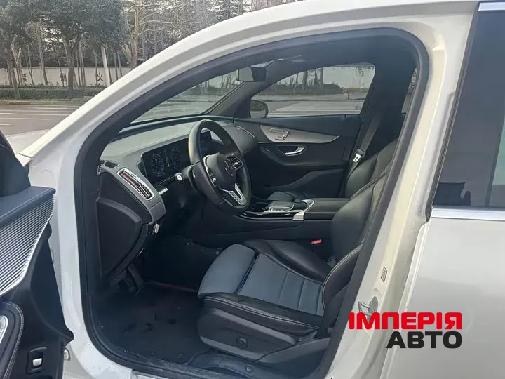 Mercedes-Benz EQC - фото 6