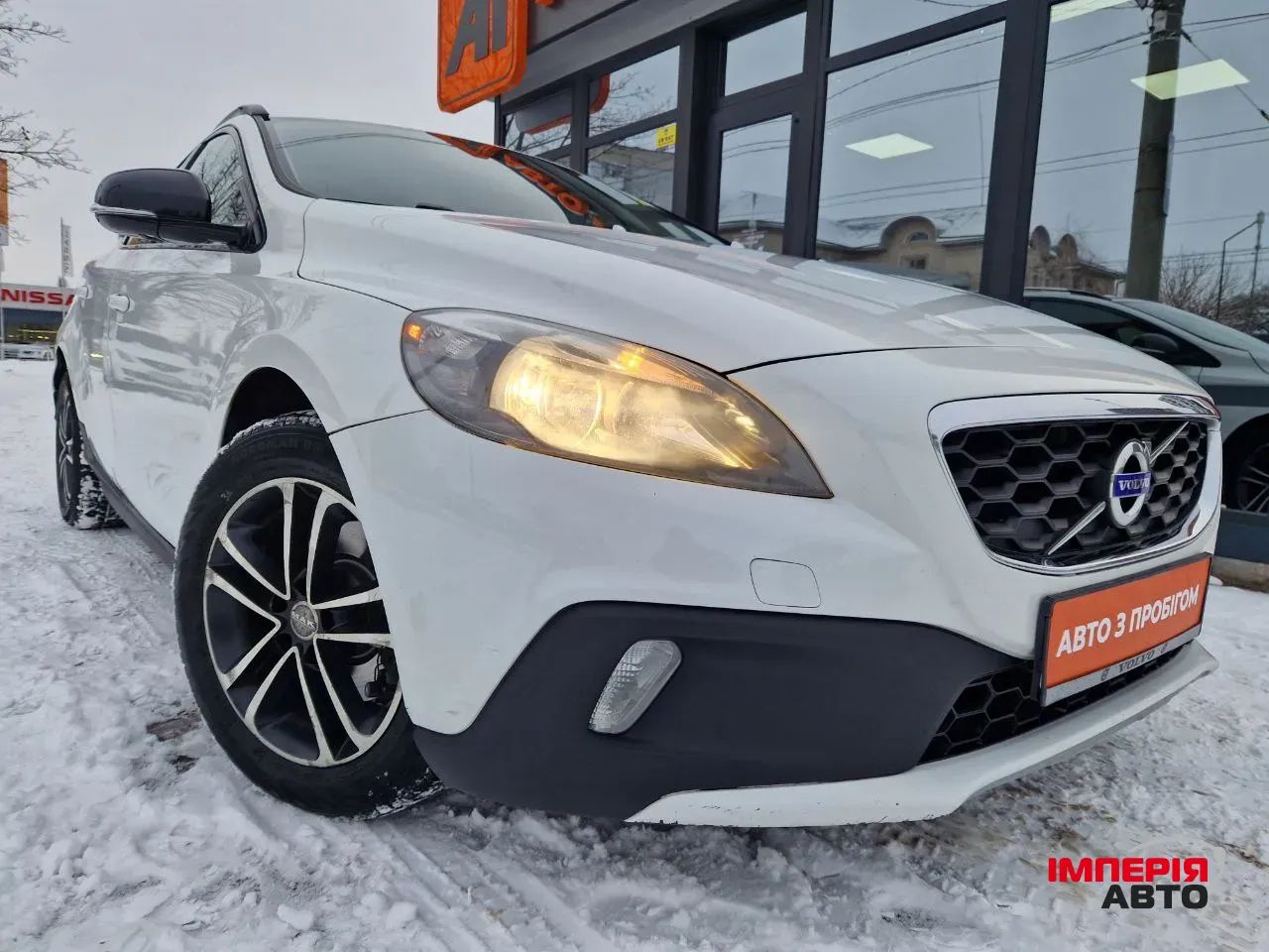 Volvo V40 Cross Country - фото 21