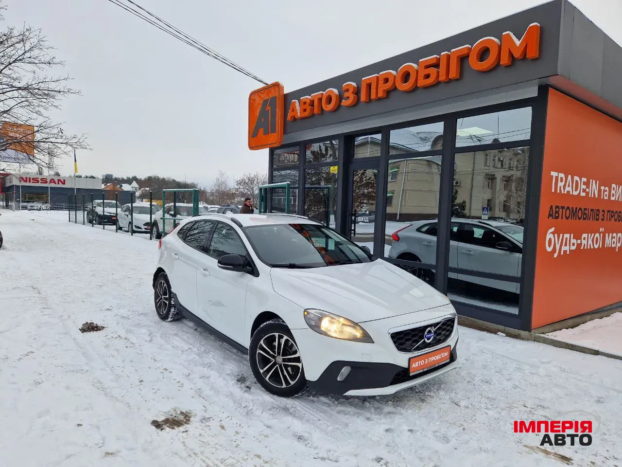 Volvo V40 Cross Country - фото 1