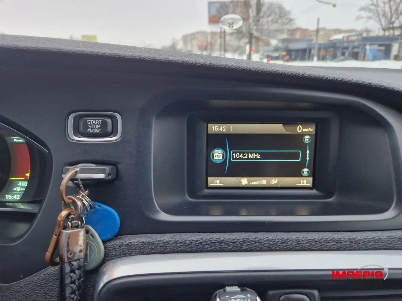 Volvo V40 Cross Country - фото 15