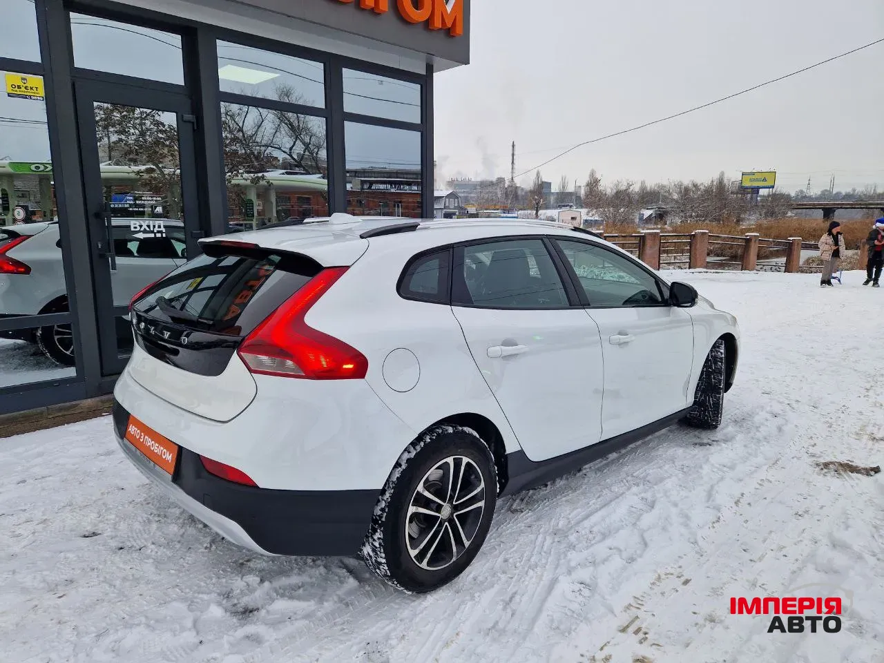 Volvo V40 Cross Country - фото 3