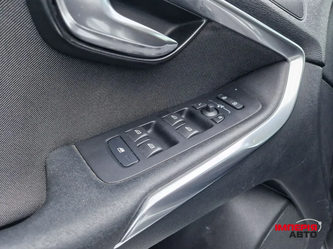 Volvo V40 Cross Country - фото 11