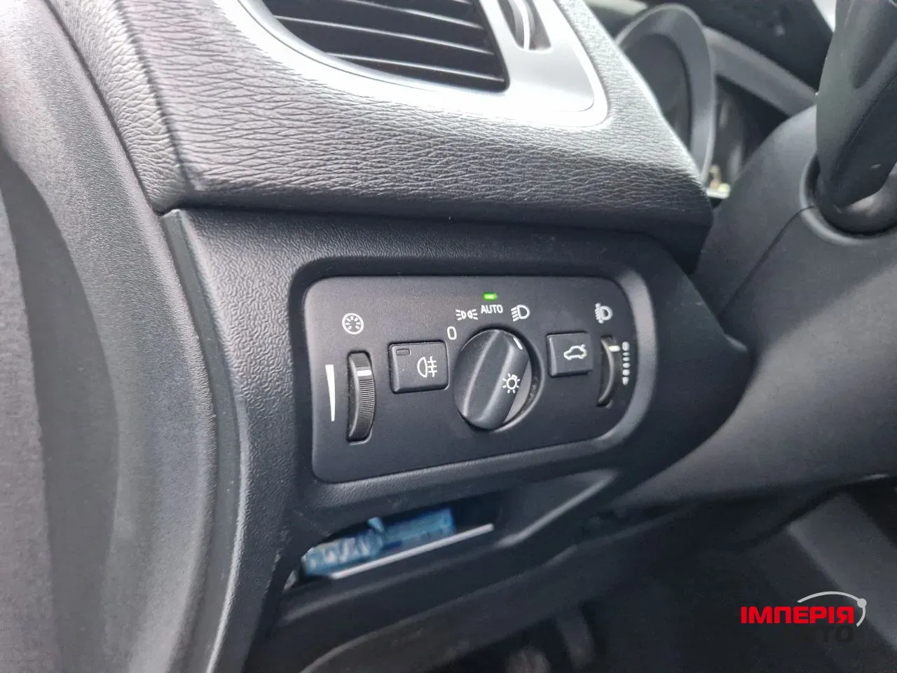 Volvo V40 Cross Country - фото 10