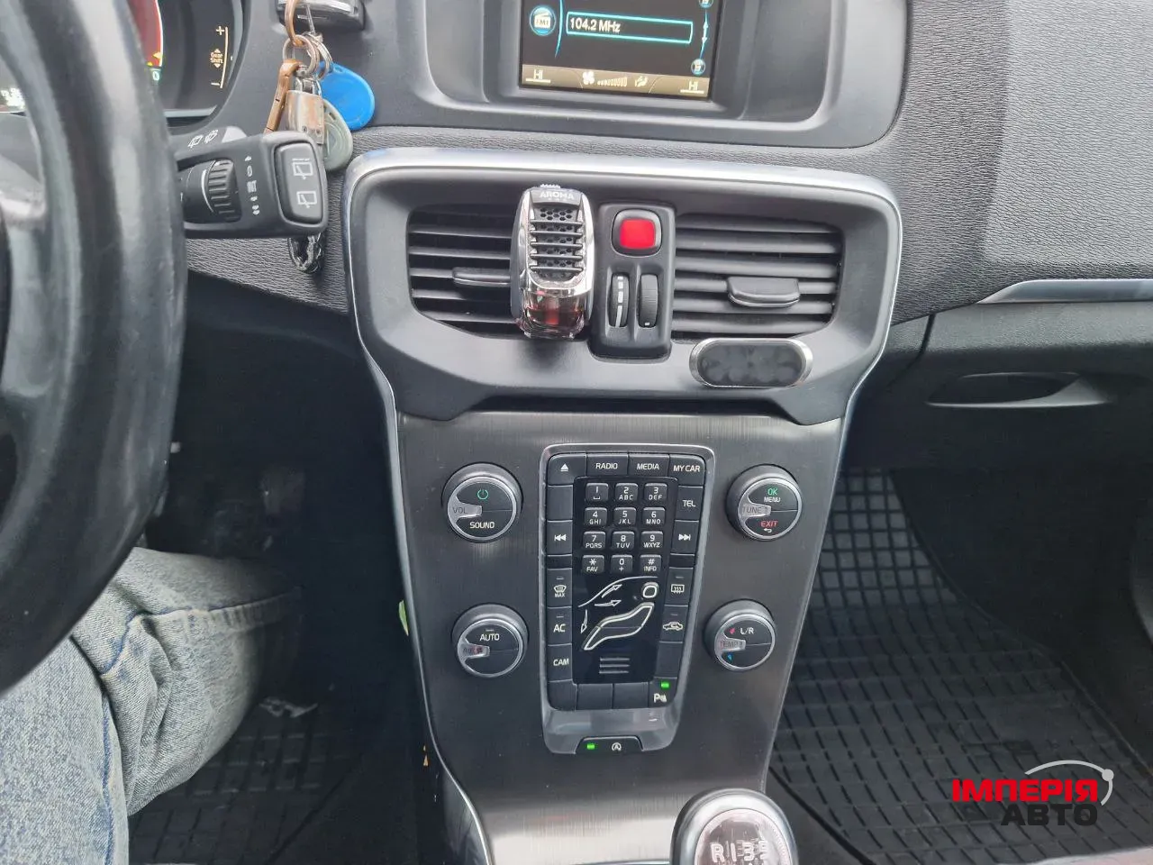 Volvo V40 Cross Country - фото 16