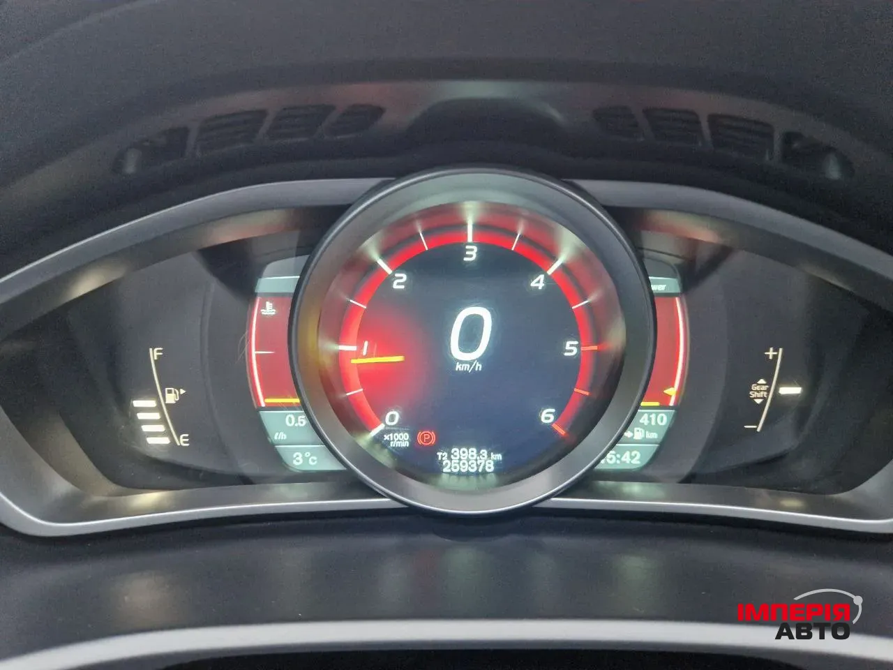 Volvo V40 Cross Country - фото 13